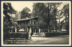 17768 Gezicht op het hotel-café-restaurant Het Wapen van Sandenburg (Sandenburgerlaan 2) te Doorn.